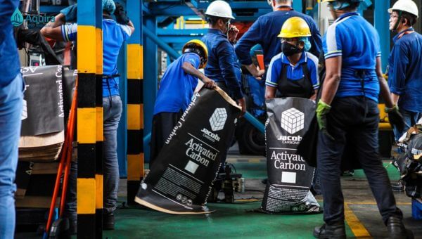 Công nghệ sản xuất than hoạt tính Jacobi sử dụng nguyên liệu cao cấp và quy trình hoạt hóa tiên tiến, tạo ra vật liệu hấp phụ có độ tinh khiết cao và hiệu suất xử lý ổn định, bền bỉ.