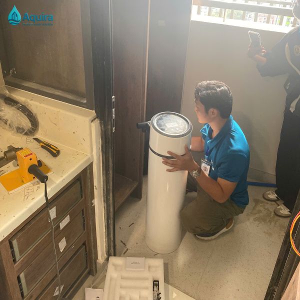 Kỹ thuật viên aquira sẽ lo từ a đến z, từ khâu tư vấn đến lắ đặt, gia chủ yên tâm