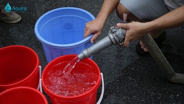 Nước chung cư có thể đã đạt chuẩn nhưng khi đi qua đường ống thì có thể dễ bị tái nhiếm khuẩn 