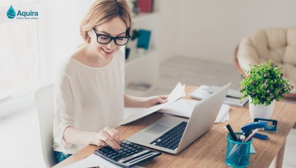 Quy trình bao gồm khảo sát nguồn nước, chọn model phù hợp, lắp đặt gọn gàng, chạy thử và bảo trì định kỳ để đảm bảo hiệu suất và tuổi thọ máy lọc.