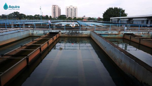 Phần lớn chung cư nhận nước từ nhà máy đô thị, nhưng quá trình vận chuyển dài và đường ống cũ có thể ảnh hưởng chất lượng, nên nhu cầu lọc tổng vẫn rất đáng lưu ý.