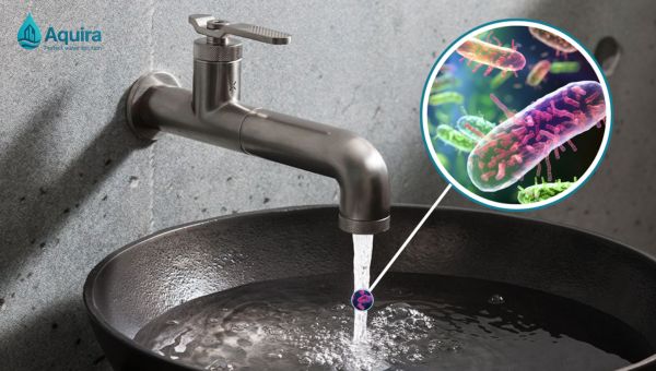 Nước dễ tái nhiễm vi sinh, cặn rỉ kim loại hoặc tồn dư clo khi đi qua hệ thống đường ống phức tạp, khiến chất lượng đến căn hộ không còn như ban đầu.