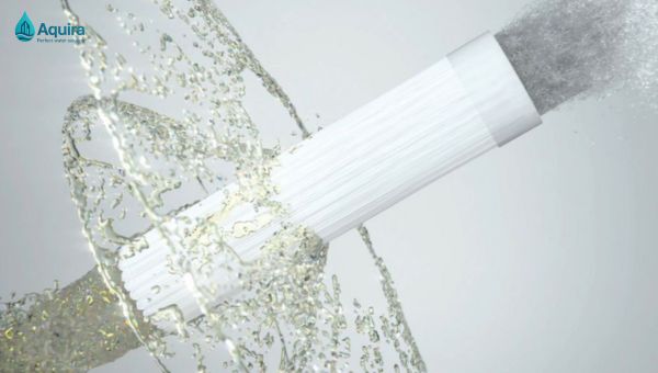 Nước sẽ đi qua các vật liệu lọc cao cấp như: lõi sợi pp, than jacobi, kdf55, màng siêu lọc uf, nước đầu ra đảm bảo tươi sạch