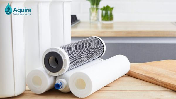 Nước sau máy lọc RO vẫn có nguy cơ tái nhiễm khuẩn từ đường ống, chưa hoàn toàn đảm bảo để uống trực tiếp.