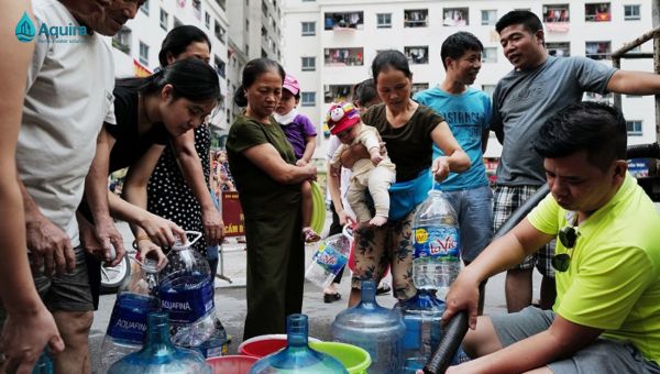 Khi nước có mùi clo, cặn bẩn, thiết bị nhanh hư hỏng hoặc da bị kích ứng, đó là dấu hiệu cần lắp lọc tổng để cải thiện chất lượng nước sinh hoạt.