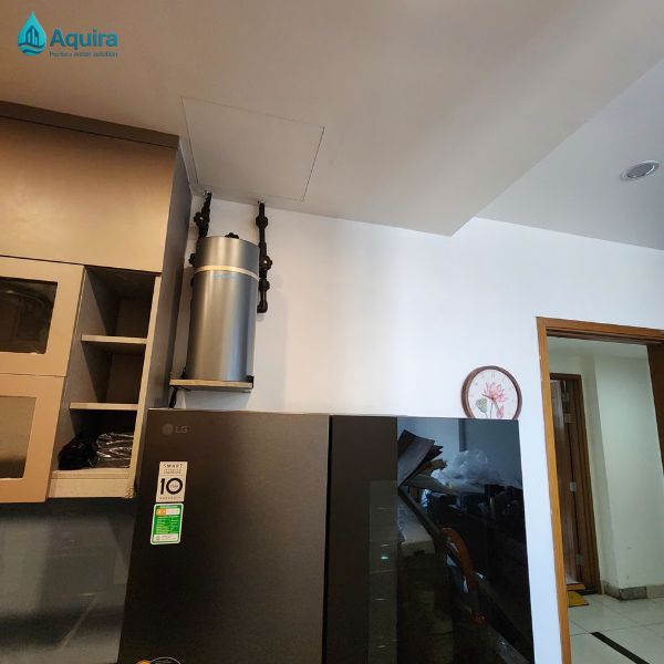 Lắp lọc tổng trong căn hộ là xử lý nước sau đồng hồ riêng, không can thiệp kết cấu chịu lực hay hệ thống kỹ thuật chung của tòa nhà.